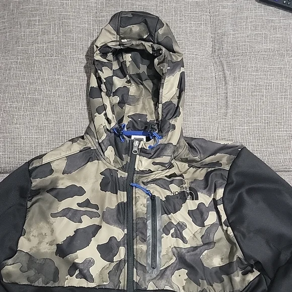 North Face Camo Hoodie medium - Picture 2 of 8